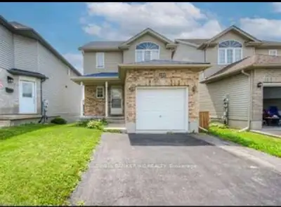 Beautiful well maintained family home with 3 bedrooms and 4 bathrooms, easy 3 minute access by car t...