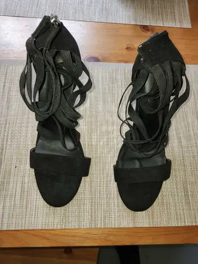 Ladies high heel shoes size 41, View more