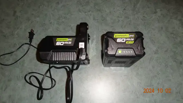 Batterie et chargeur in Lawnmowers & Leaf Blowers in Longueuil / South Shore - Image 3