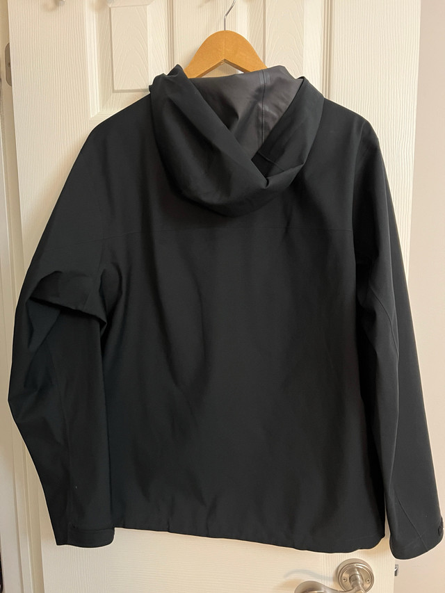 Uniqlo Jacket in Men's in Markham / York Region - Image 2