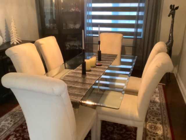 Modern glass table dining room set in Dining Tables & Sets in Oshawa / Durham Region - Image 3