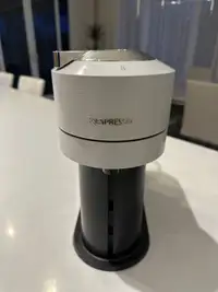 NESPRESSO - Vertuo Next - Machine à café  Comme neuve 