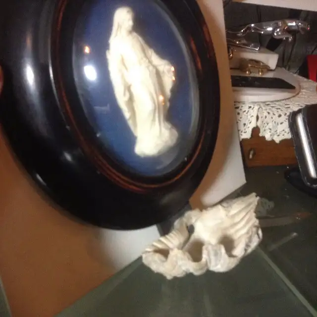 Antique Wood Meerschaum Holy Water Font in Arts & Collectibles in Vancouver - Image 7