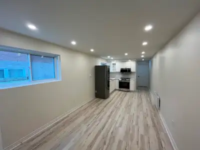 Beautiful brand new 1-bedroom, open-concept apartment located in a quiet triplex in the Ahuntsic-Car...