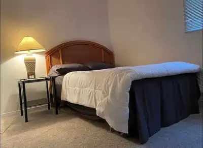 Fully furnished Rooms for rent in a central Whitby/Oshawa phone (437-876-1481) Fully furnished close...