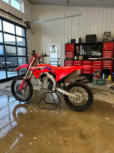 Really good shape 2024 crf 250r Only 26hrs on meter Just services and gone through Extra set of new...