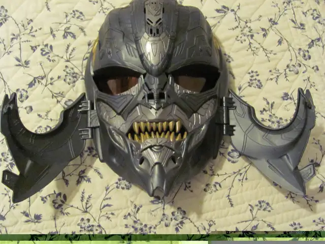 Megatron Mask in Arts & Collectibles in Edmonton - Image 3