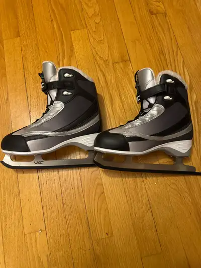 women’s VIC skates, View more