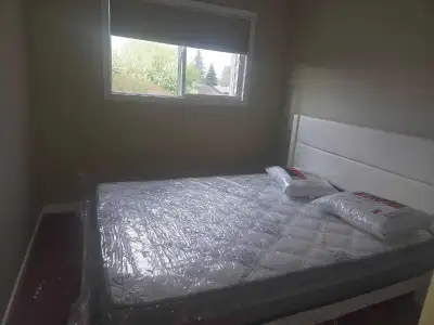 ROOM FOR GIRLS FREE UTILITIES Upper-floor sharing ROOM fully furnished Location QUEEN AND KENNEDY BR...