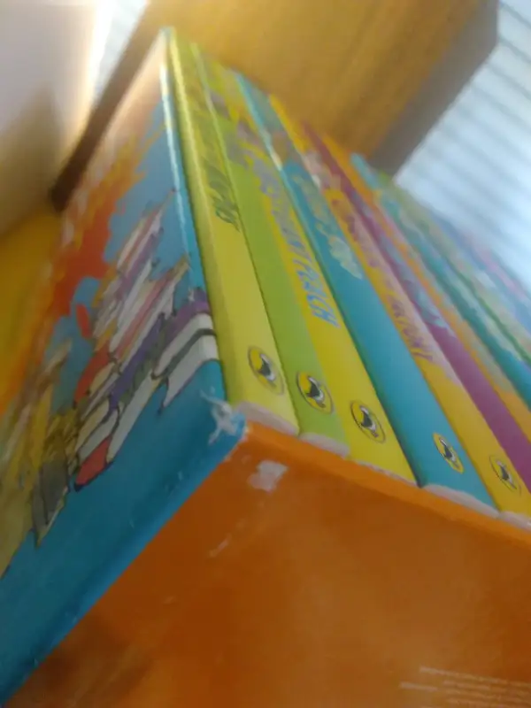 Roald Dahl Collection 15 Book Boxed Set by Roald Dahl in Children & Young Adult in City of Toronto - Image 7