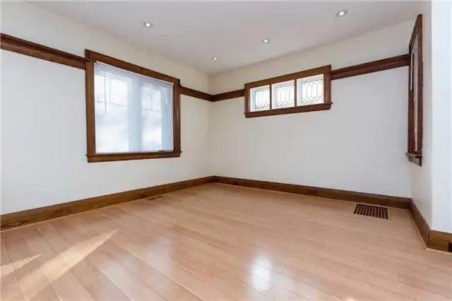 Detached House for Sale in Toronto -$910,00063771524799617123