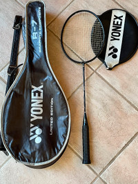 Raquette Badminton YONEX Black VINTAGE B-8100 avec étui et sac