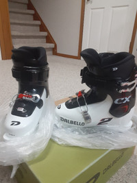Junior Ski Boots - BRAND NEW Size 22.5