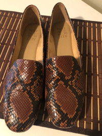 Ladies Fashion Flat Brown + Black Print  Shoes Sz 8