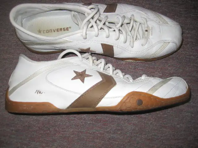 Converse Leather White/Gold Indoor Soccer Shoes Men's Size 11 in Men's Shoes in Oakville / Halton Region - Image 4