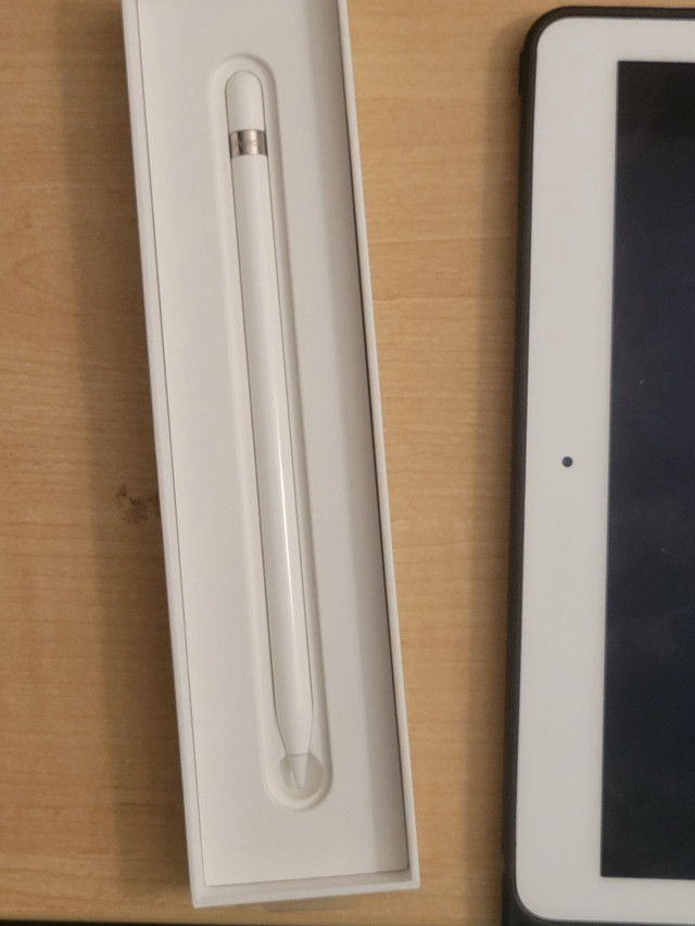 Ipad pro 12.9 in 2nd gen with apple pencil and folio case in iPads & Tablets in London - Image 4