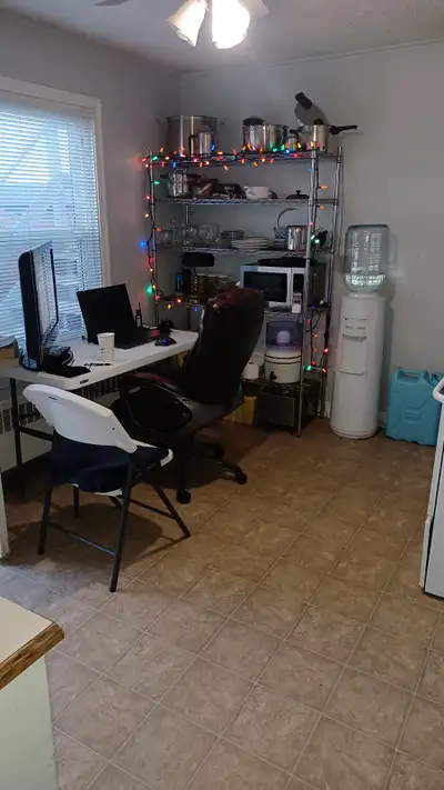 looking for a roommate