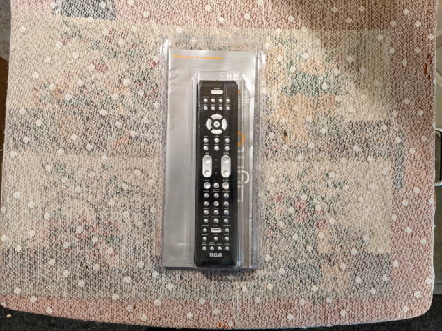 BNIB RCA 6-Device Universal Remote w/ Back-light NaviLight 6 in Stereo Systems & Home Theatre in Ottawa - Image 2