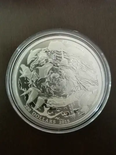 Coin made by the Royal Canadian Mint in 2015 . Has face value of $200.00 . It is 50 mm or 2 1/4 " in...