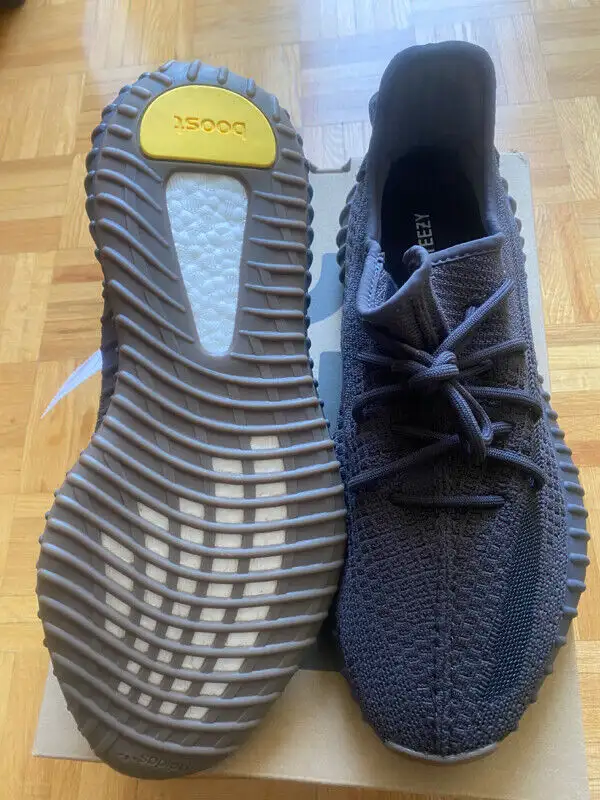Adidas Yeezy 350 Boost in Men's Shoes in City of Toronto - Image 3