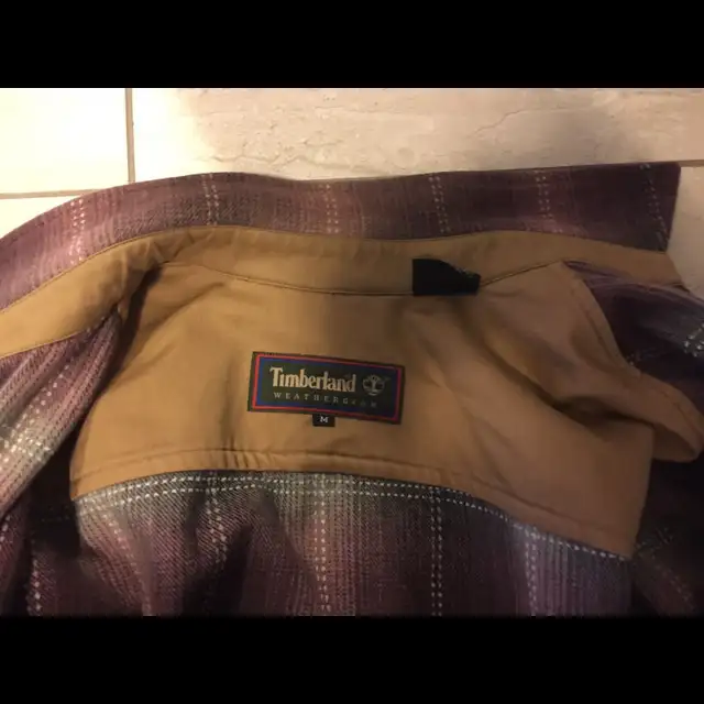 Timberland Flannel Jacket (women) in Men's in Mississauga / Peel Region - Image 3