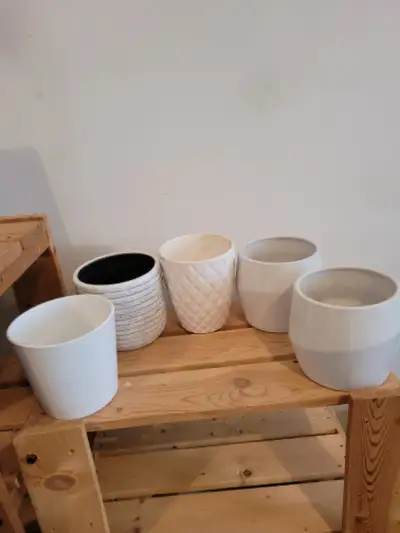 5 Ceramic Plant pots - good condition