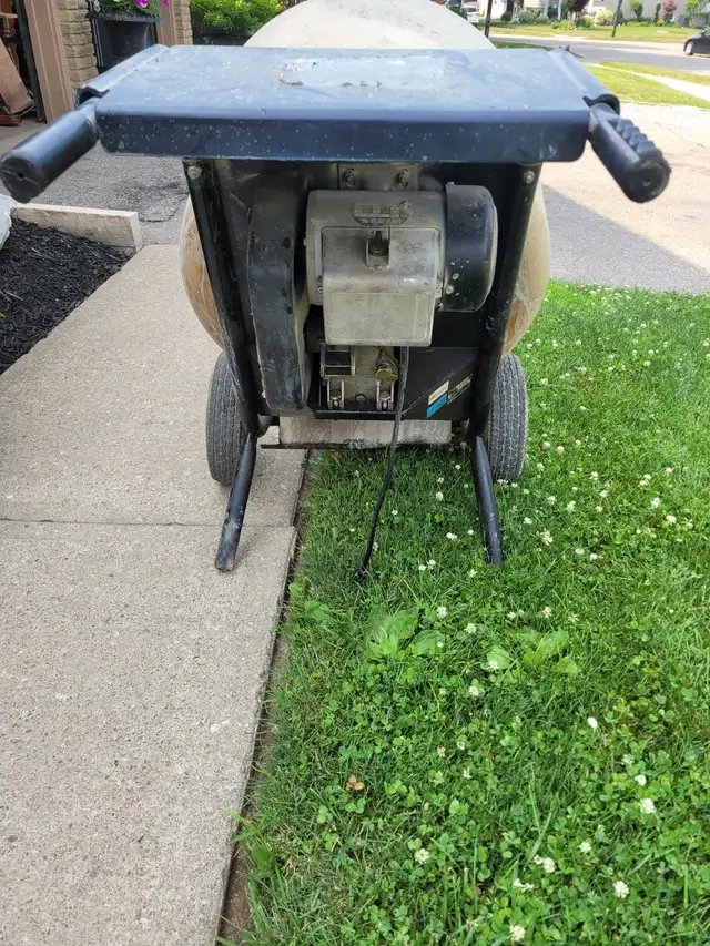 Concrete mixer in Other in Brantford - Image 5