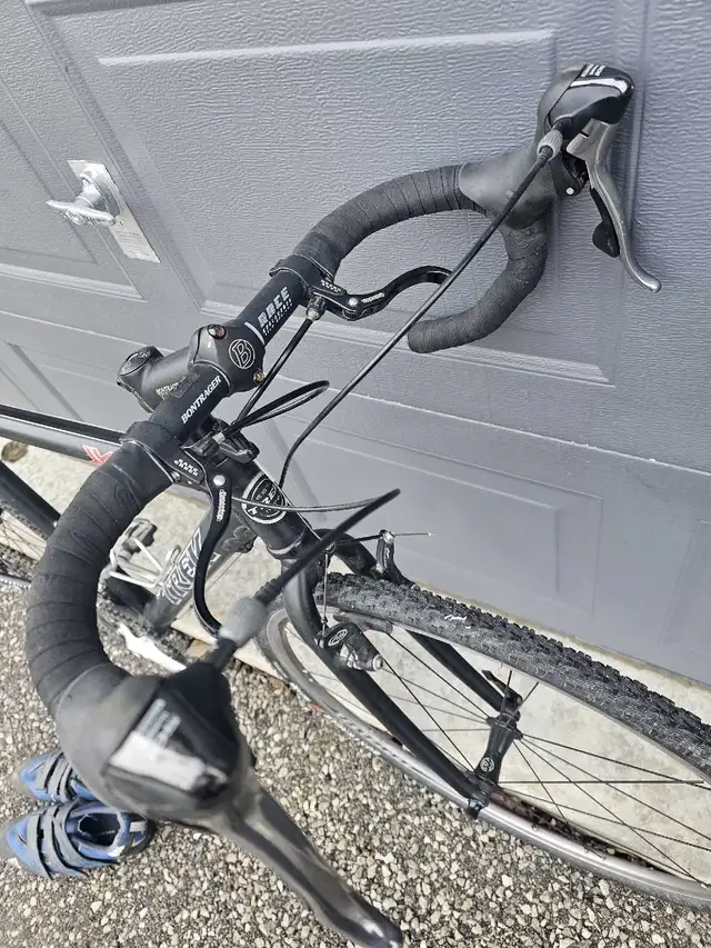 Trek X1 Gravel road bike  in Road in City of Toronto - Image 4