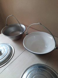 Enameled & Stainless Steel Cooking Pots
