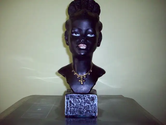 Statuette Africaine in Other in Drummondville - Image 4