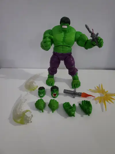 Selling Marvel Legends Hulk Maximum Series action figure. Excellent condition. Complete with accesso...