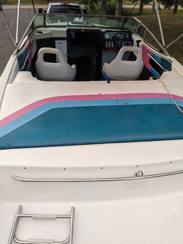 1992 Rinker 206 Captiva Cuddy in Powerboats & Motorboats in Brockville - Image 4