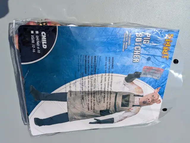 Child Halloween Costume - Pig Butcher Ages: 5-12 in Costumes in Fredericton - Image 2