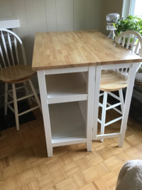 KITCHEN ISLAND with two chairs