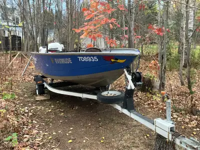 Chaloupe 14.7 ,moteur 2 temps,fonctionne bien sans echange.