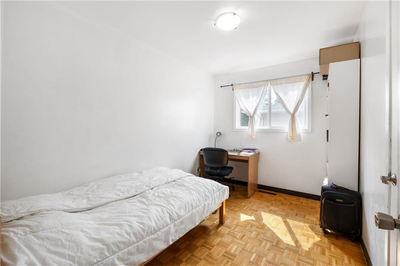 One furnished mainfloor room within walking distance to University of Manitoba for rent. CA$575/mont...