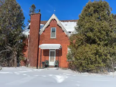 Room for rent in older country home in the country in west end of Ottawa 4 bedroom No pets All utili...