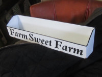 DECORATIVE FARM SWEET FARM WHITE ENAMEL WALL PLANT STAND $30