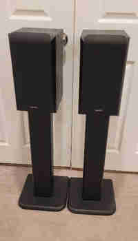 Infinity Primus P152 Bookshelf Speakers and Stands