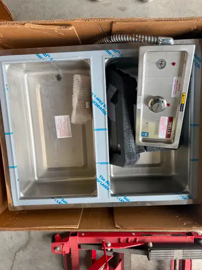 Brand new in a box, received the wrong thing and can’t return it. Original price is over $2,500 Heav...