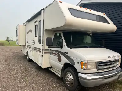 2000 E450 Class C 28ft Yellowstone Carpi motorhome for sale. 76,500 miles. 6.8L V10 with a 4speed. R...
