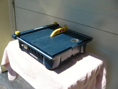 Scie a  ceramique elec a eau Master Craft Bleu/jaune. Comme neuf, View more