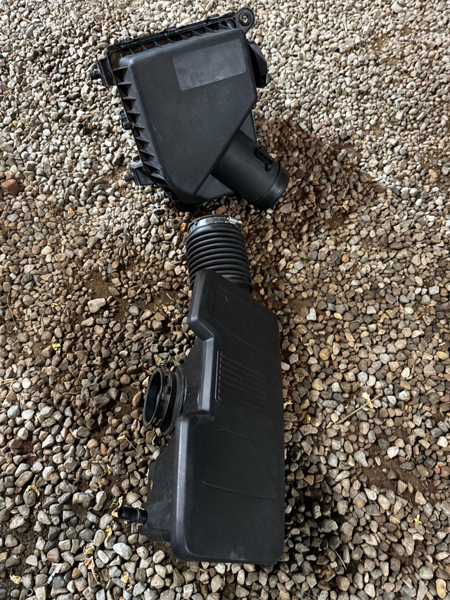 2022 5.3 Litre Chev Air Intake in Engine & Engine Parts in Moose Jaw