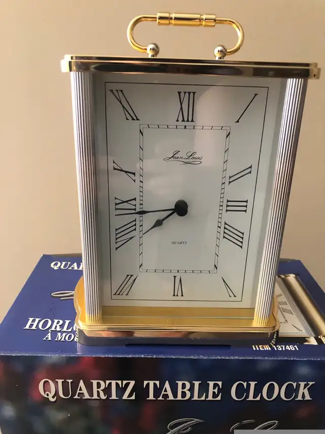 Quartz Table Clock in Home Décor & Accents in Mississauga / Peel Region - Image 3
