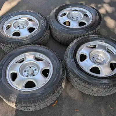 A set of Honda CRV OEM steel rims with Toyo M+S winter tires, 225/65 R17. Bolt pattern 5x114.3mm. Ce...
