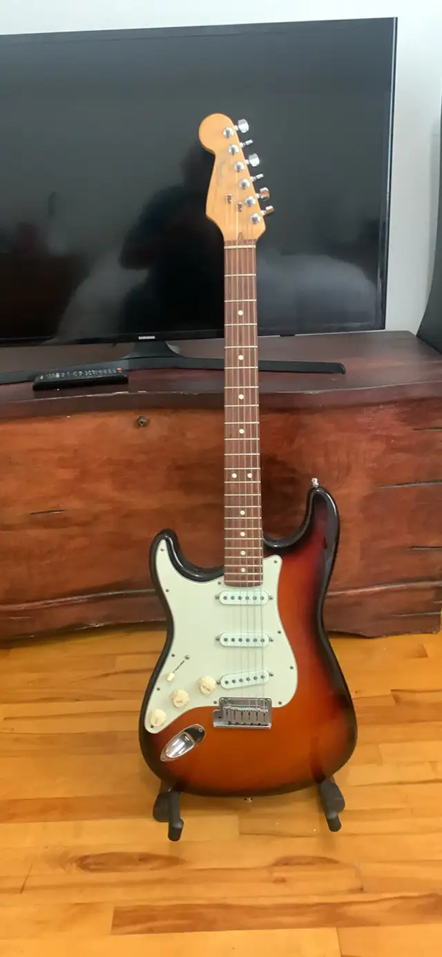 left handed guitars in Guitars in Ottawa - Image 4
