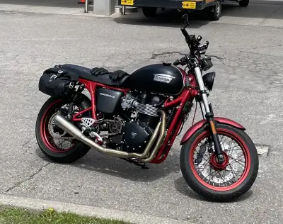 Well maintained and cared for. Never dropped, and stored in heated garage. Satin Black and red facto...