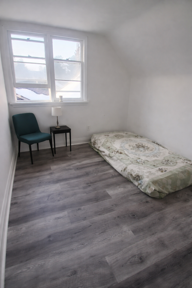 Room for Rent in Mississauga – Immediate Move-In