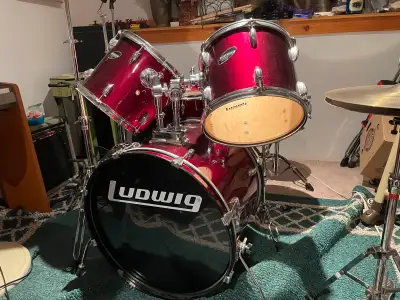 Full set of drums in good condition. No cymbals included. Located near Peterborough at present.