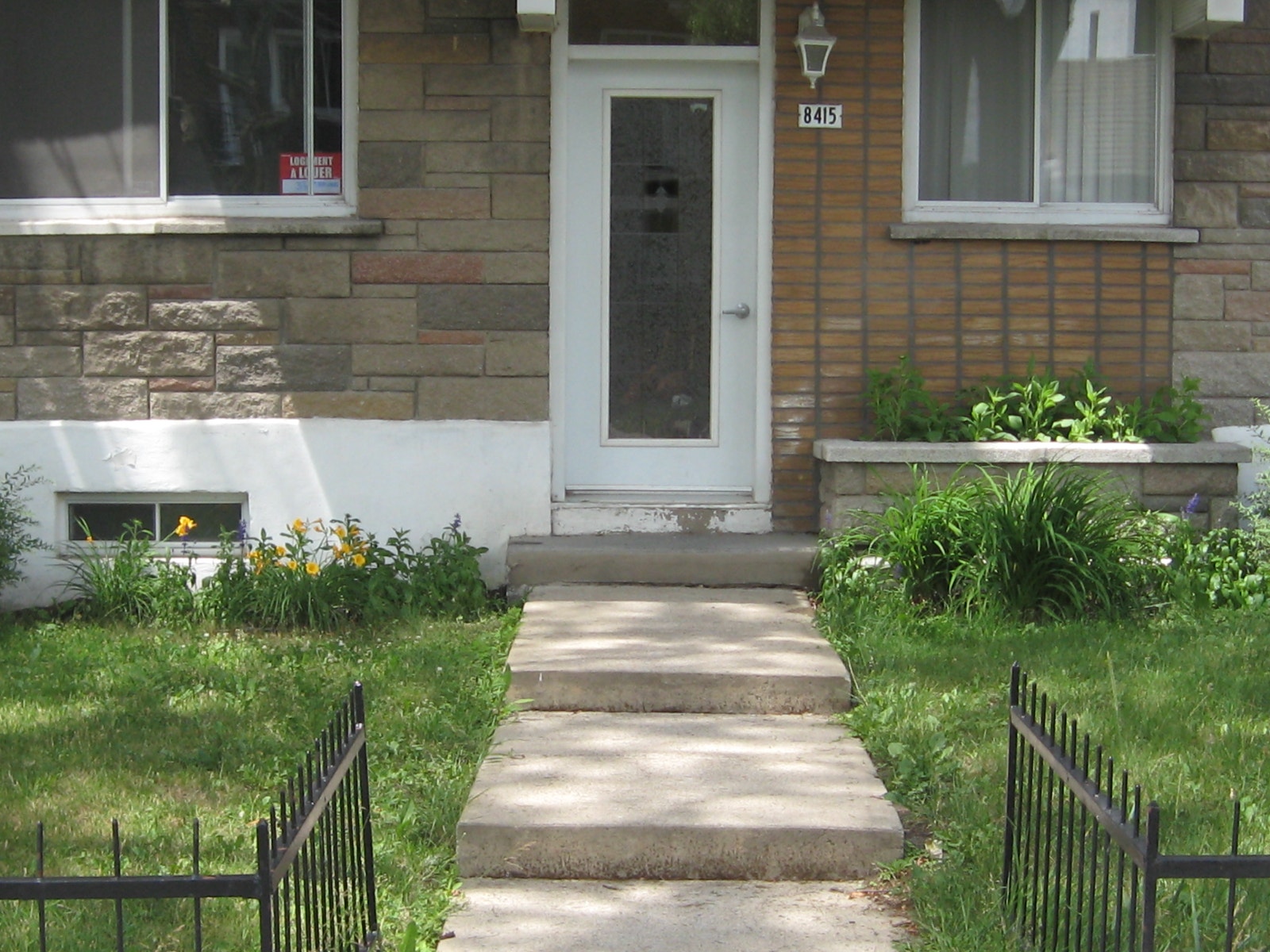 8415 Rue Ontario Est — photo 1